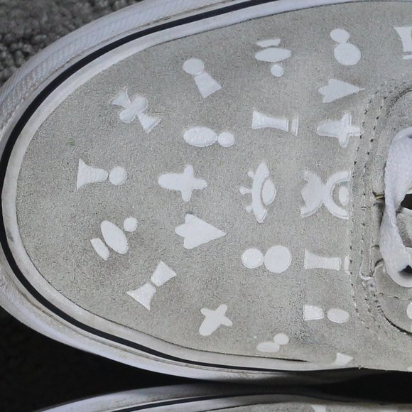 RARE! Vans Women's Size 9 Cream Suede with ALIEN Embossed Images Sneakers - Picture 2 of 7